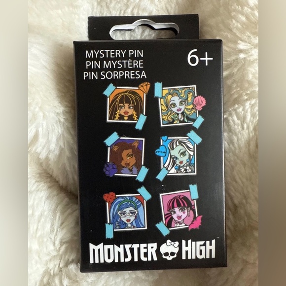 Loungefly Monster High Instant Photo Blind Box Enamel Pin - Picture 3 of 4